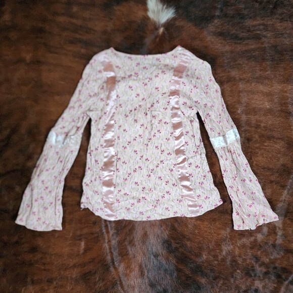 Wonderly Women's Bell Sleeve Top - Picture 2 of 2